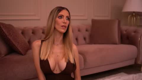 Snapshot of elablake chatting on 10-24-25, 04:31 Ella online show from 10-24-25, 04:31