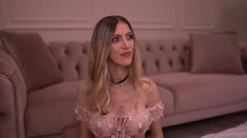 Snapshot of elablake chatting on 11-06-25, 05:41 Ella online show from 11-06-25, 05:41