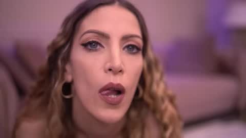 Snapshot of elablake chatting on 11-08-25, 06:02 Ella online show from 11-08-25, 06:02