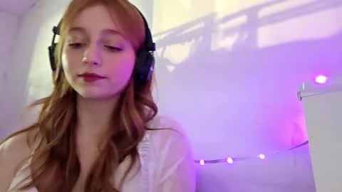 Snapshot of eladiapargo chatting on 10-17-25, 01:46 Maya online show from 10-17-25, 01:46