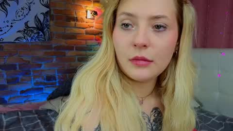 Snapshot of elainaquartzz chatting on 12-10-24, 01:44 Lina online show from 12-10-24, 01:44