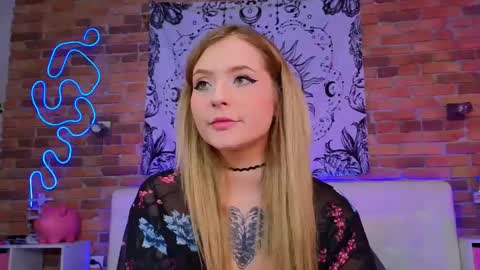 Snapshot of elainaquartzz chatting on 02-17-25, 08:04 Lina online show from 02-17-25, 08:04