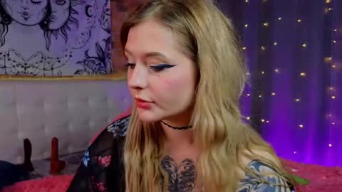 Snapshot of elainaquartzz chatting on 02-18-25, 10:58 Lina online show from 02-18-25, 10:58