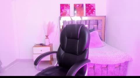 ELAINE online show from 02-03-26, 11:37