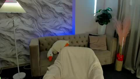 Snapshot of elara_irving chatting on 07-06-26, 03:03 Elly online show from 07-06-26, 03:03