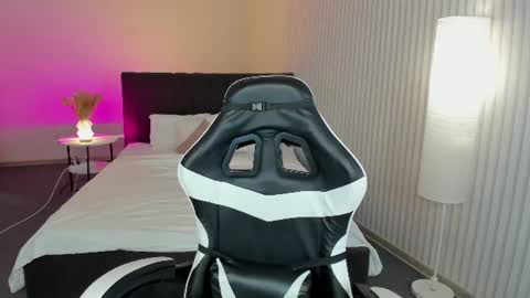 Snapshot of elara_irving chatting on 07-07-26, 06:47 Elly online show from 07-07-26, 06:47