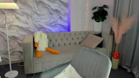 Snapshot of elara_irving chatting on 07-09-26, 02:59 Elly online show from 07-09-26, 02:59