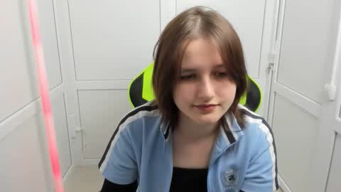 Snapshot of elara_muse chatting on 04-22-26, 07:00 Evie online show from 04-22-26, 07:00
