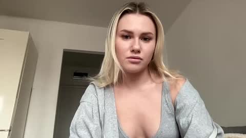 elaraluxxxe online show from 03-11-25, 01:12