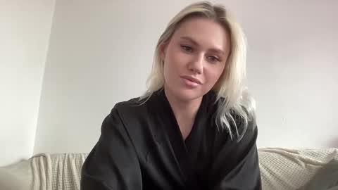 elaraluxxxe online show from 09-24-25, 09:56