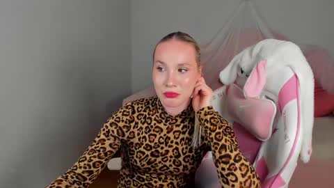 elaravoltage online show from 05-31-26, 06:09