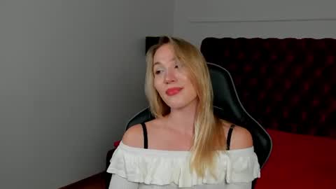 Snapshot of elaravoltage chatting on 07-28-26, 12:48 elaravoltage online show from 07-28-26, 12:48