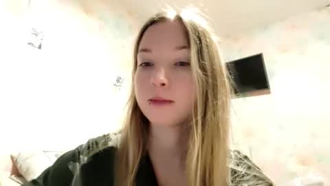 Snapshot of elaynecinco chatting on 02-20-26, 01:44 MIa online show from 02-20-26, 01:44