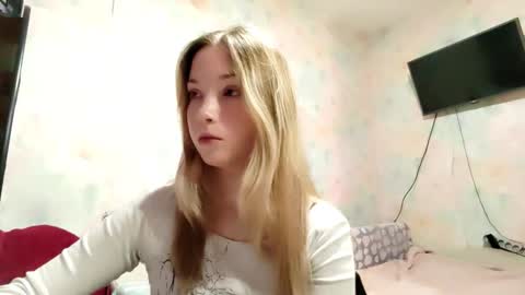 Snapshot of elaynecinco chatting on 03-14-26, 01:23 MIa online show from 03-14-26, 01:23