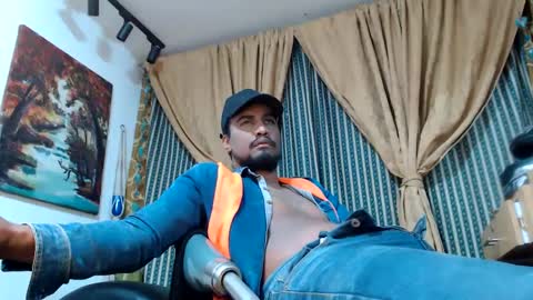 Snapshot of elcaballeroblack chatting on 10-04-25, 11:36 elcaballeroblack online show from 10-04-25, 11:36