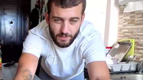 elchapoguzman95 online show from 09-17-25, 08:27