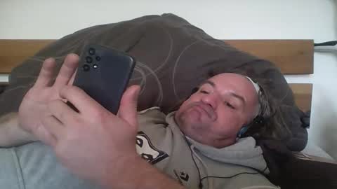 Snapshot of elcretinmo chatting on 04-26-26, 04:48 elcretinmo online show from 04-26-26, 04:48