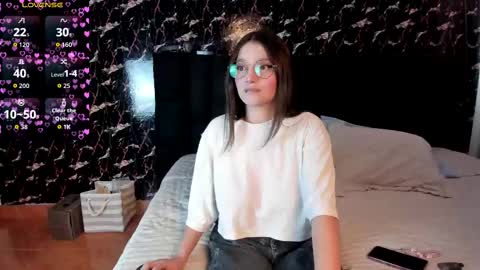 Snapshot of elecktra_sweet chatting on 10-15-25, 07:47 Elecktra online show from 10-15-25, 07:47