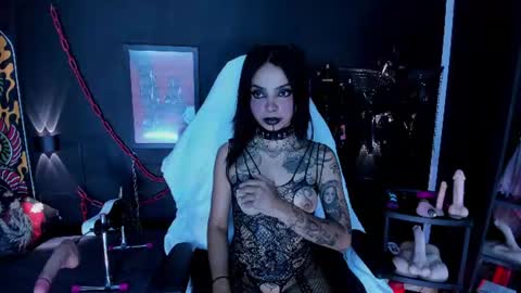 Snapshot of electra_darkk chatting on 06-12-26, 05:01 Electra online show from 06-12-26, 05:01