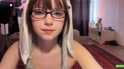 Snapshot of electric_woman chatting on 04-12-26, 11:37 Aleksa online show from 04-12-26, 11:37