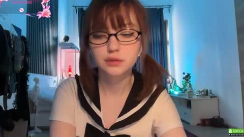 Snapshot of electric_woman chatting on 04-18-26, 11:14 Aleksa online show from 04-18-26, 11:14