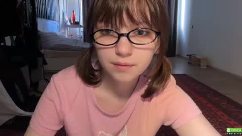 Snapshot of electric_woman chatting on 06-18-26, 01:48 Aleksa online show from 06-18-26, 01:48