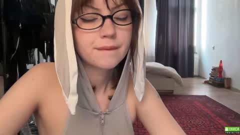 Snapshot of electric_woman chatting on 07-14-26, 02:12 Aleksa online show from 07-14-26, 02:12