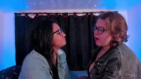 Snapshot of electricnightsxxx chatting on 06-12-26, 01:32 LEXA CLARKE online show from 06-12-26, 01:32