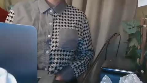 Julia Follow me on Onlyfansju grosroberts online show from 12-08-24, 12:52