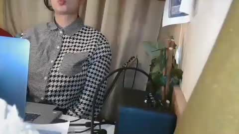 Julia Follow me on Onlyfansju grosroberts online show from 12-08-24, 09:41