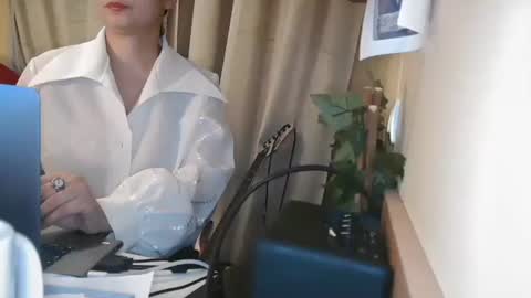 Julia Follow me on Onlyfansju grosroberts online show from 12-09-24, 12:30