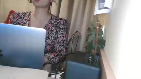 Julia Follow me on Onlyfansju grosroberts online show from 12-15-24, 09:42