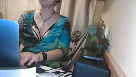 Julia Follow me on Onlyfansju grosroberts online show from 01-10-25, 01:09