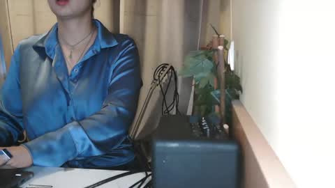 Julia Follow me on Onlyfansju grosroberts online show from 01-20-25, 12:49