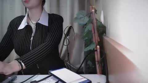 Julia Follow me on Onlyfansju grosroberts online show from 02-16-25, 02:32