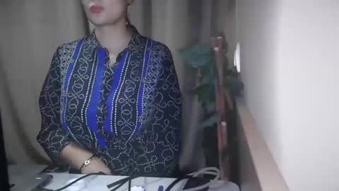 Julia Follow me on Onlyfansju grosroberts online show from 02-20-25, 12:57