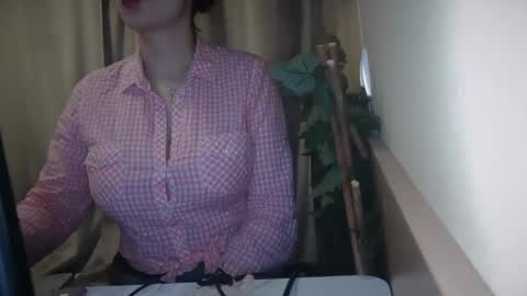 Julia Follow me on Onlyfansju grosroberts online show from 02-23-25, 09:26
