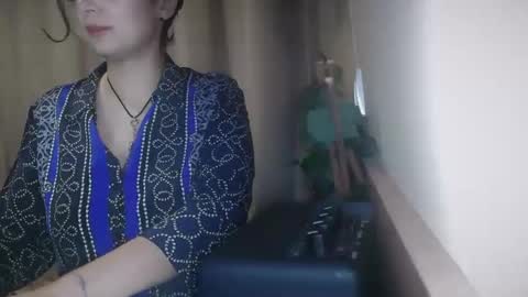 Julia Follow me on Onlyfansju grosroberts online show from 02-28-25, 10:50