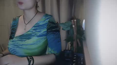 Julia Follow me on Onlyfansju grosroberts online show from 03-05-25, 09:04