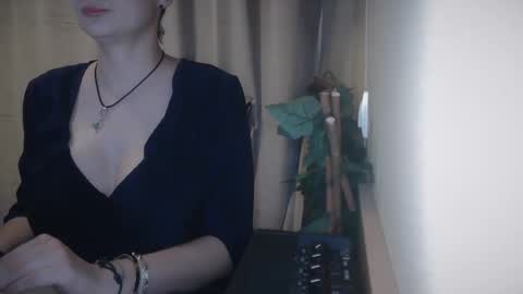 Julia Follow me on Onlyfansju grosroberts online show from 03-06-25, 09:20