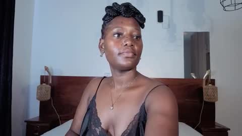 Snapshot of elegant_ebony chatting on 01-06-26, 09:35 Nika online show from 01-06-26, 09:35