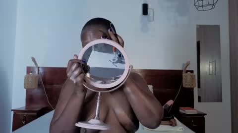 Snapshot of elegant_ebony chatting on 06-29-26, 01:44 Nika online show from 06-29-26, 01:44
