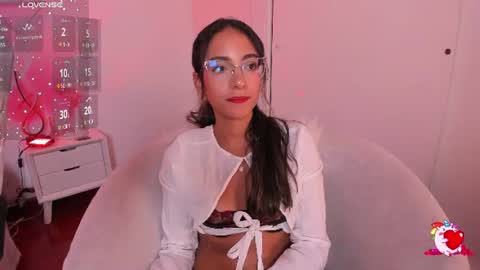 Snapshot of elegant_rouse chatting on 06-14-26, 02:24 Rouse online show from 06-14-26, 02:24