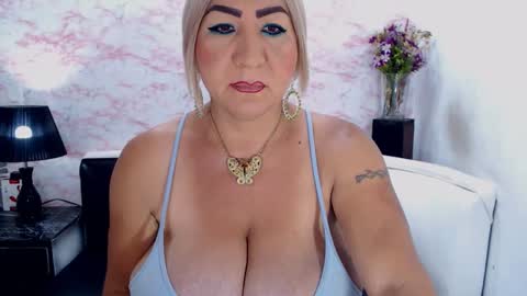 XIOMY   give LIKE on my page online show from 03-12-25, 12:26