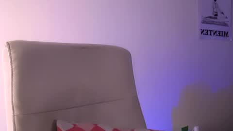 Snapshot of elektra_sky11 chatting on 02-01-25, 04:00 Elektra Sky online show from 02-01-25, 04:00