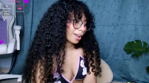 Snapshot of elektra_williams chatting on 10-08-25, 11:35 elektra_williams online show from 10-08-25, 11:35