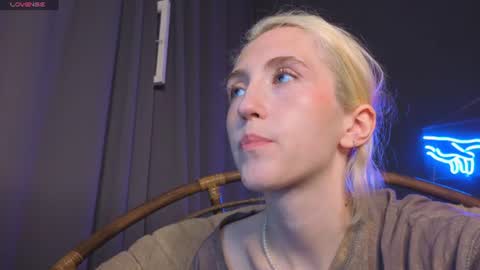 Elen  online show from 06-27-26, 05:23