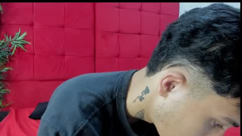 Snapshot of elena_and_derek chatting on 12-19-24, 03:29 Elena Derek online show from 12-19-24, 03:29