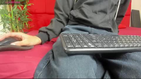 Snapshot of elena_and_derek chatting on 12-30-24, 02:09 Elena Derek online show from 12-30-24, 02:09