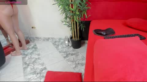 Snapshot of elena_and_derek chatting on 01-04-25, 07:34 Elena Derek online show from 01-04-25, 07:34